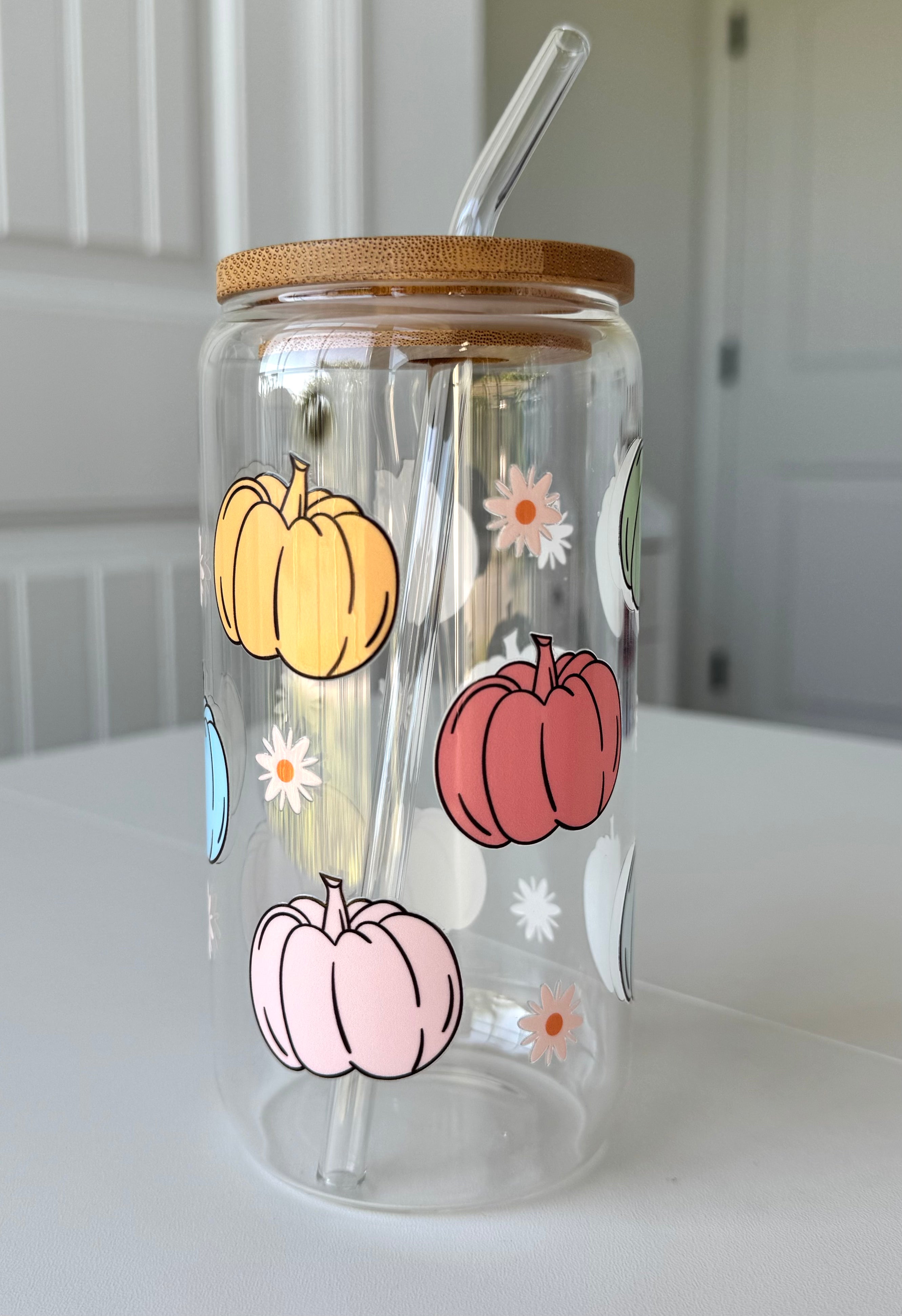 Glass tumbler with bamboo lid