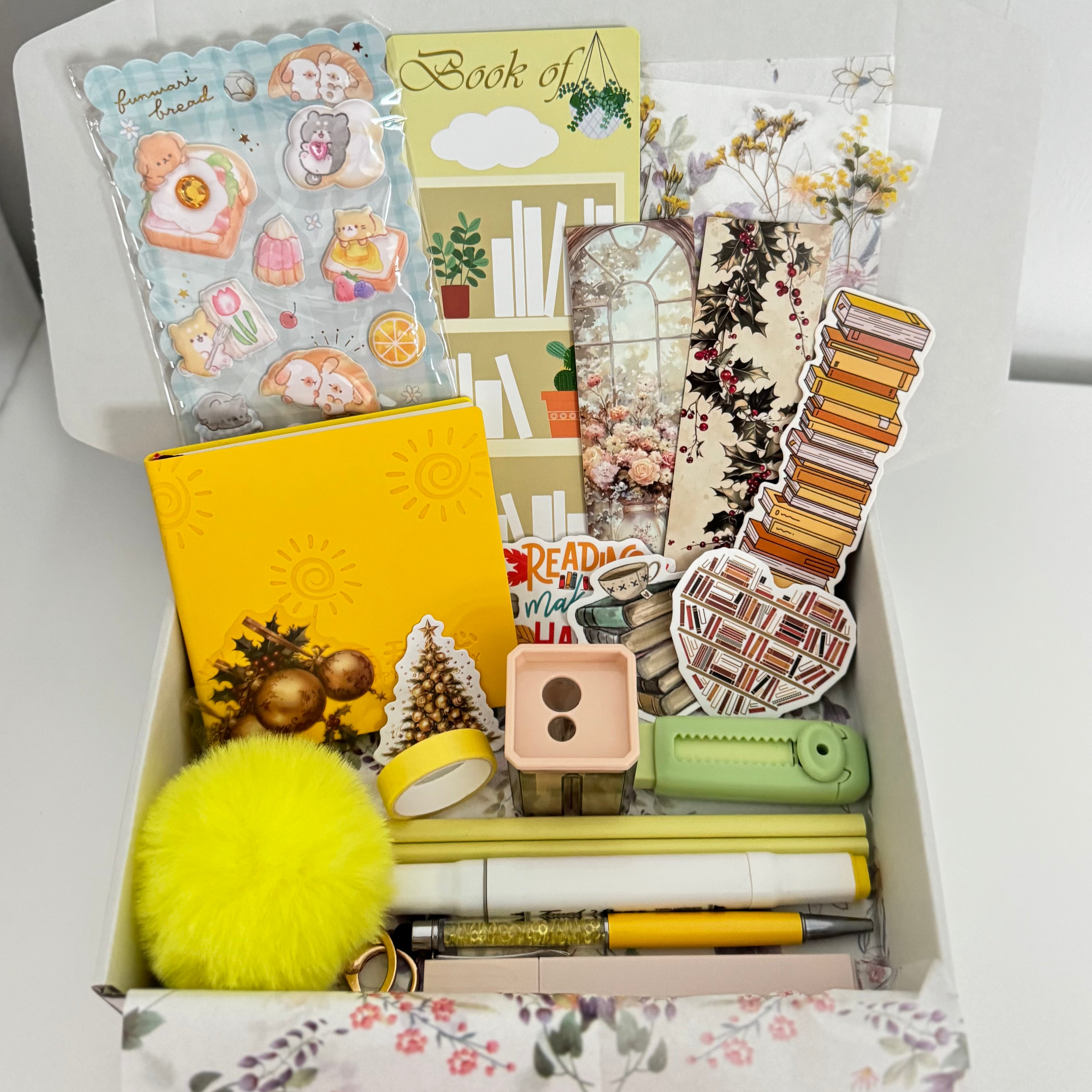 Reading stationery gift box – cozy bookish set for readers